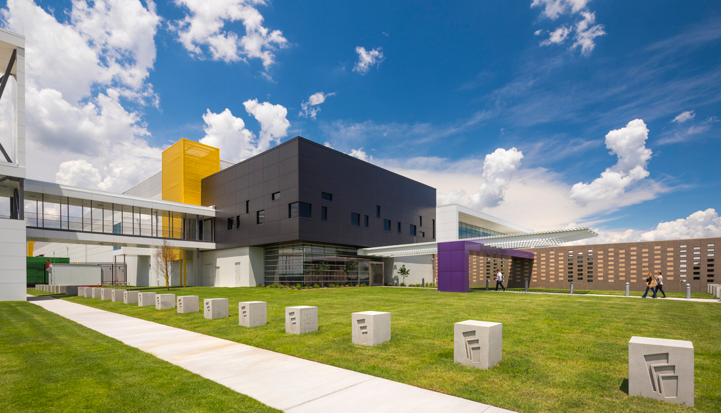 RagingWire Data Center / Garland, TX - © Albert Vecerka / ESTO Photographics