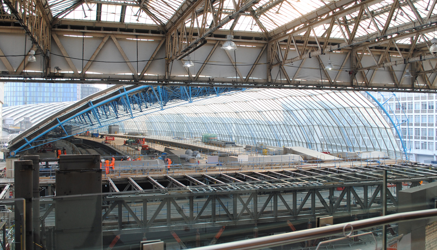 Waterloo International Railway Station designed by Grimshaw Architects, London - Ricardo Munoz